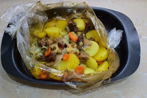 Картошка с мясом и грибами в рукаве