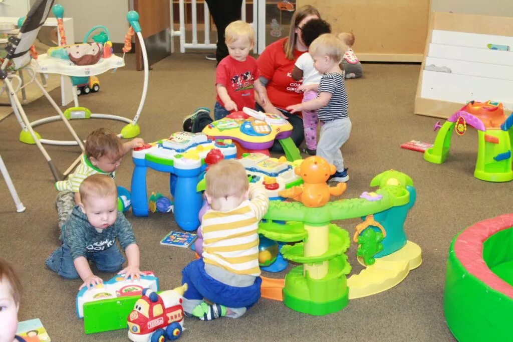 Отдать ребенка в ясли в год. Дети в яслях. ясли сад. малыши в яслях. детские сады и ясли.