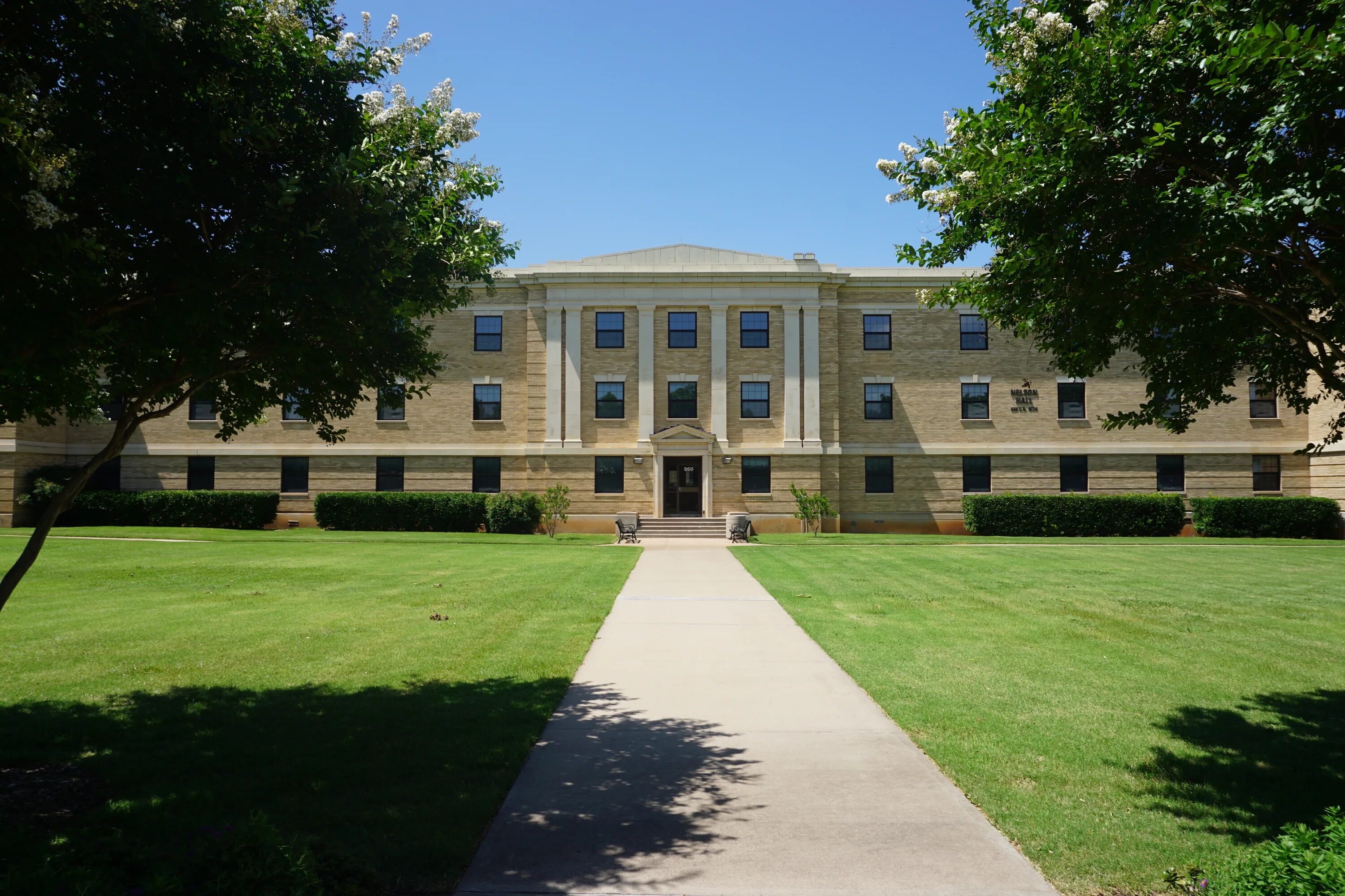 Christian university. Abilene christian university. кампус университет хартфордшир. санкт-петербургский христианский университет. христианский университет в токио.