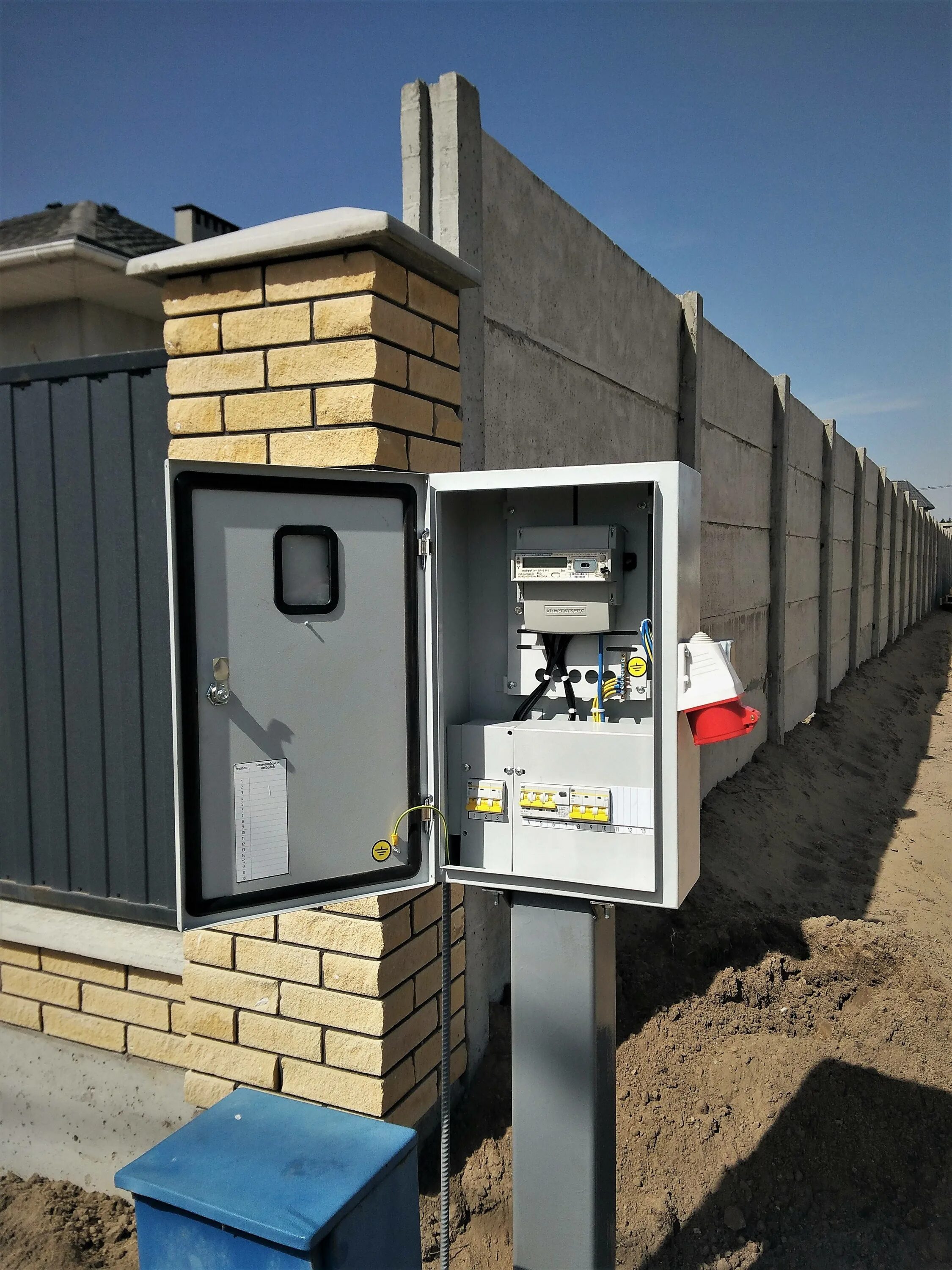 Щит строительной площадки. Щит распределительный для стройплощадки щрсп-32. Щит силовой для строительной площадки щссп. Щит силовой для строительной площадки щссп-63-4-1/2/10, без стойки. Щит механизации русп 3х16.