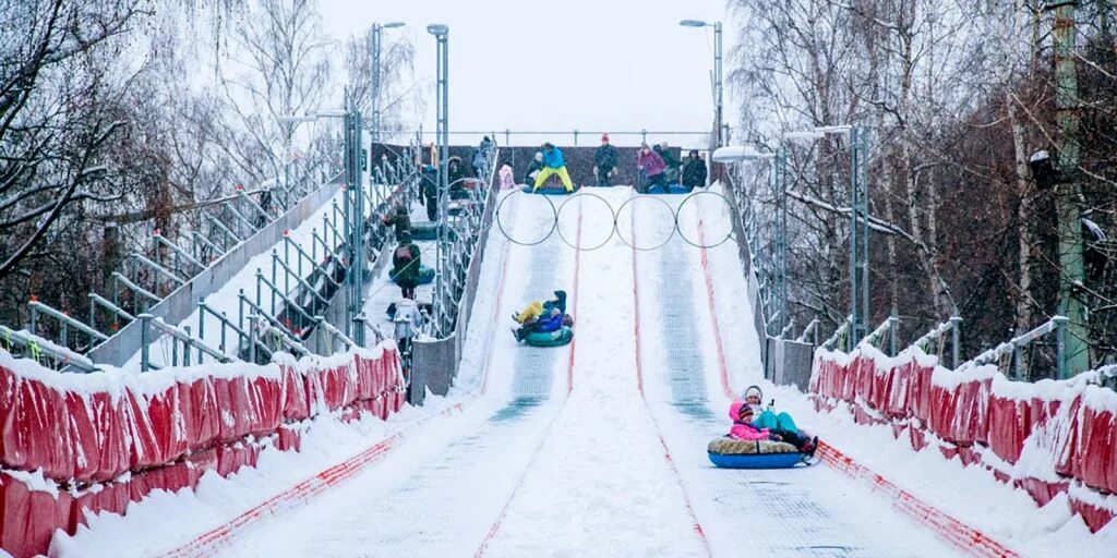 Все горки москва. Ледяные горки в москве. Ледяные горки. Ледяная горка. Все горки москва.