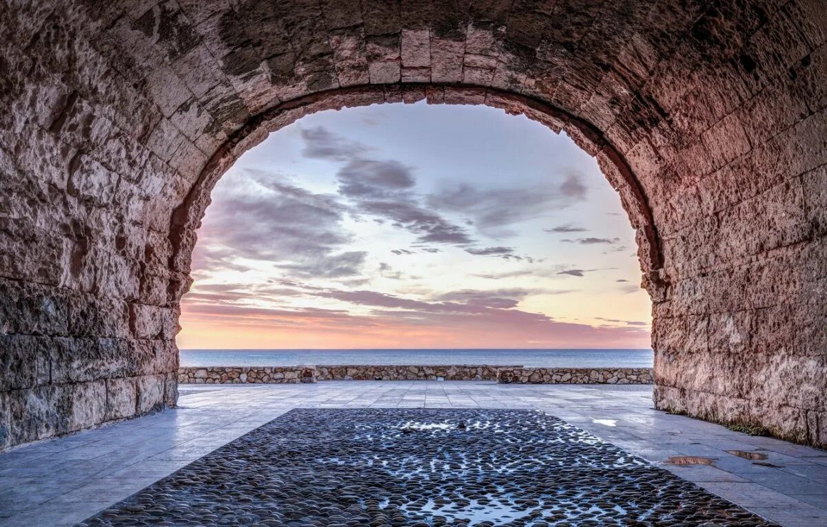 Арка море. Венецианская арка Черногория. Пейзаж Италии Рим Триумфальная арка. Пейзаж Италии Рим арка.