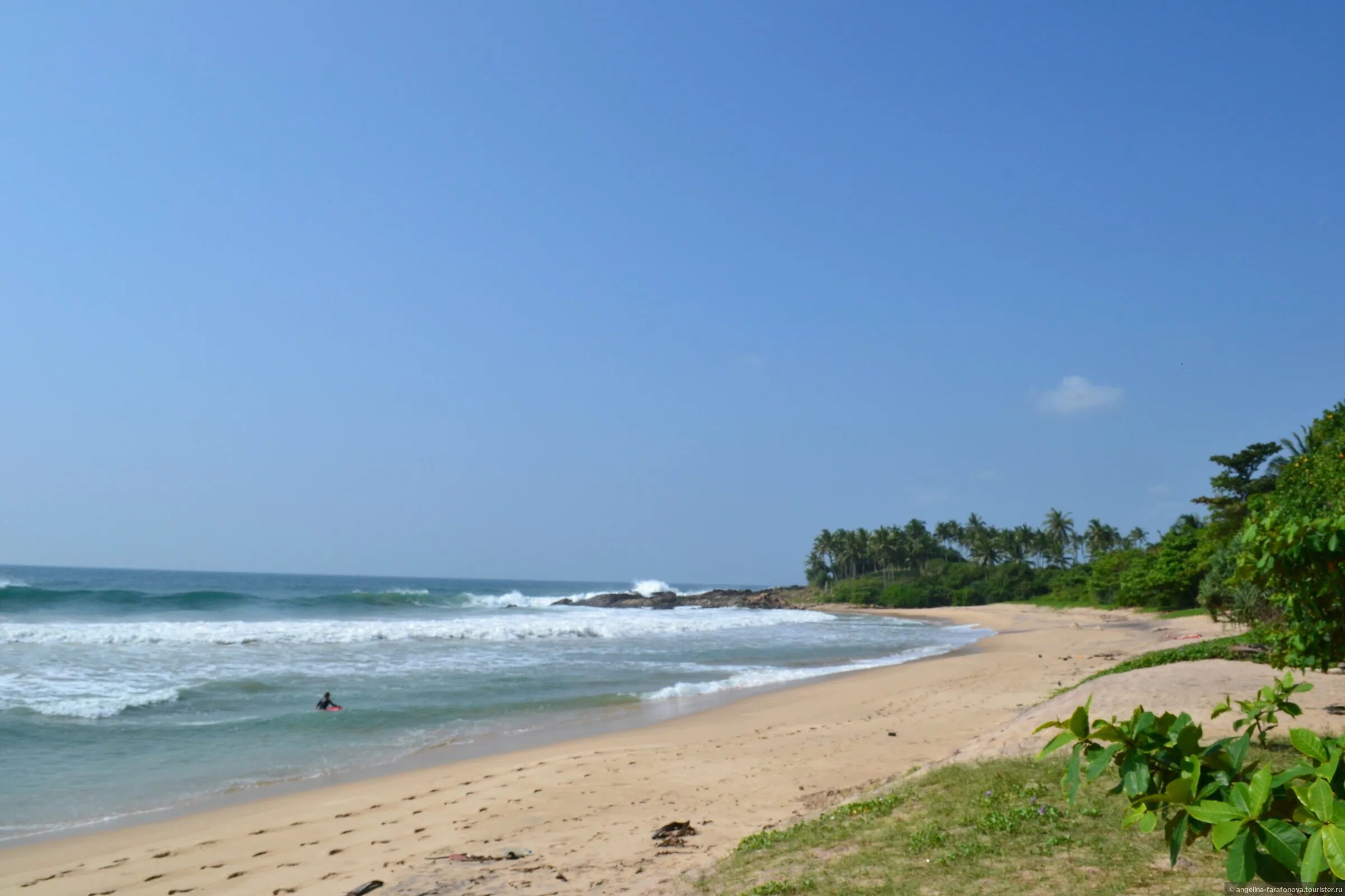 Новый год на шри ланке 2024. Диквелла Шри Ланка. Новый год на Шри Ланке. Шри Ланка пляж новый год. Бухта Диквелла.