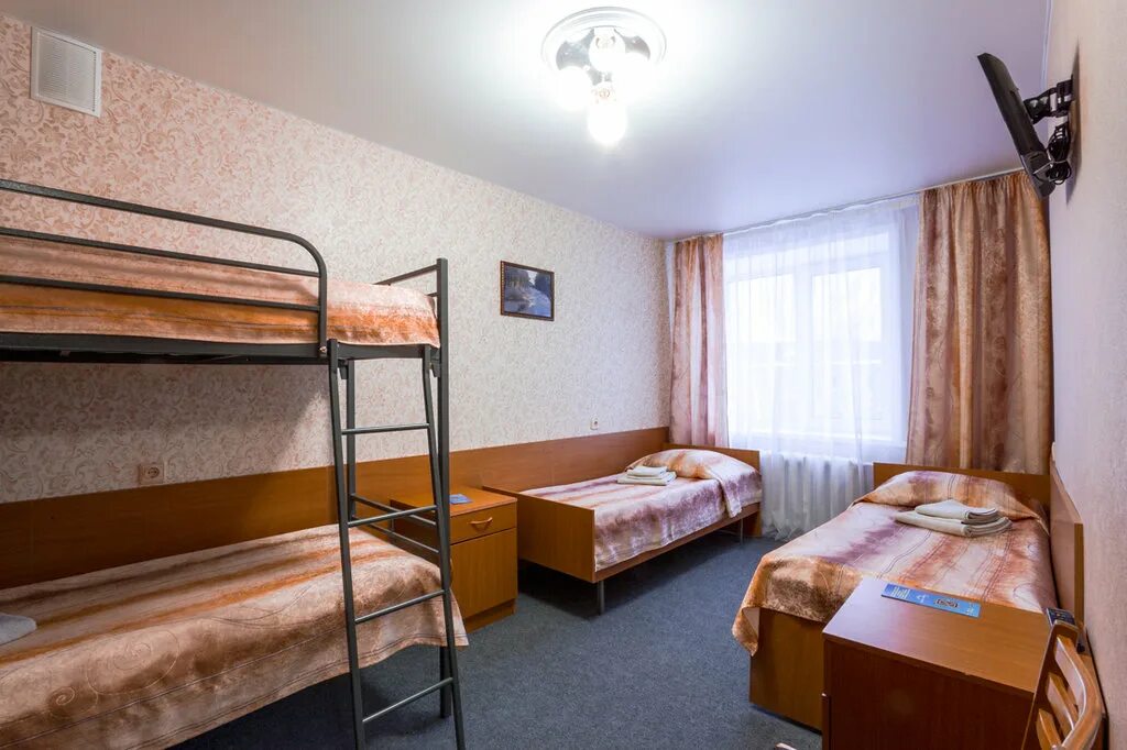 Гостиничный номер на 4 человека. Гостиничный номер третьей категории. Гостиничный номер на четверых. Одноместный номер в гостинице. Трехместный номер.