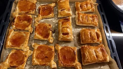 Выпечка из слоеного теста с мясом