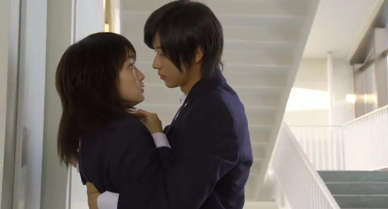 Её семпай дорама. Влюбилась в учителя дорама корея. Дорамы про учителей и учеников. Влюбился в ученицу дорама. Учитель дорама 2017.