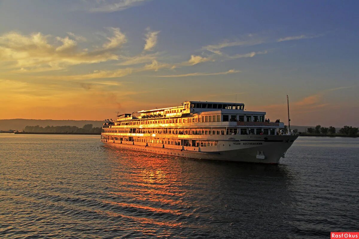 путешествую на пароходе. круиз теплоход кижи. водоход теплоходы круизы. круиз по реке волга на теплоходе. инфофлот казань.