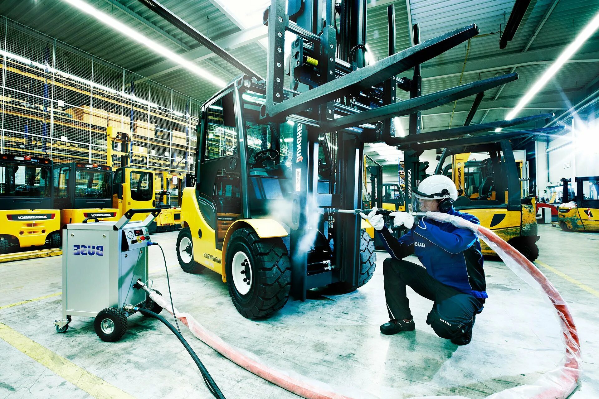 Factory cleaning equipment. Аппарат высокого давления hd 10/25-4s. Factory clean. Уборка складов и производственных помещений. Промышленный клининг.