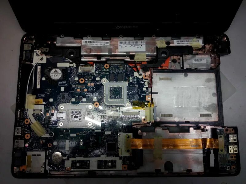 Зарядка на ноут паккард белл. Салазки жесткого диска ноутбука packard bell. Устройство ноутбука packard bell. Устройство ноутбука packard bell. Packard bell tk85.