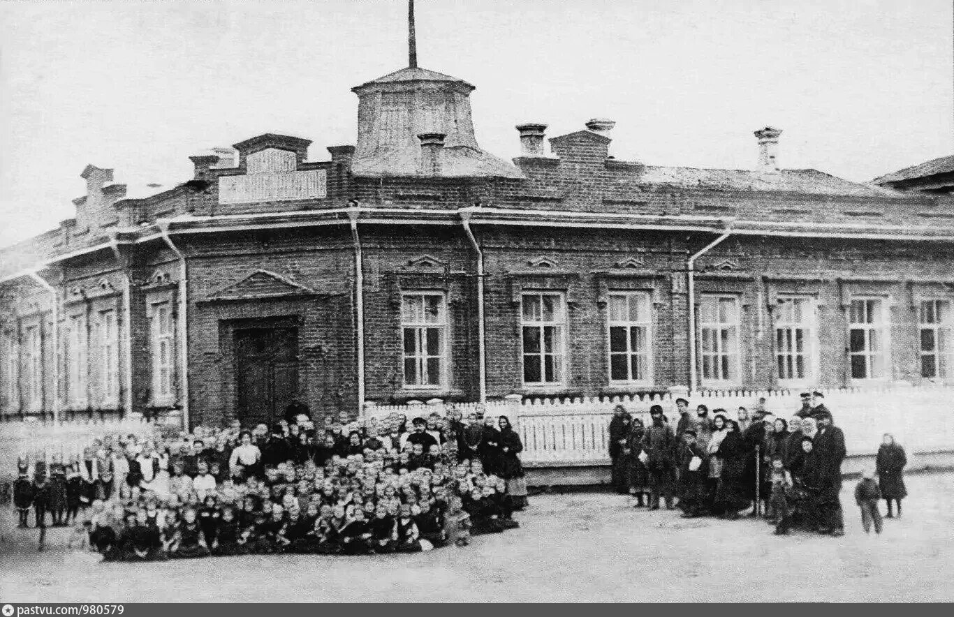 Биржа труда людиново. Цзн людиново. Школа 1 людиново. Отдел загс людиновского района калужской. Цзн людиново.