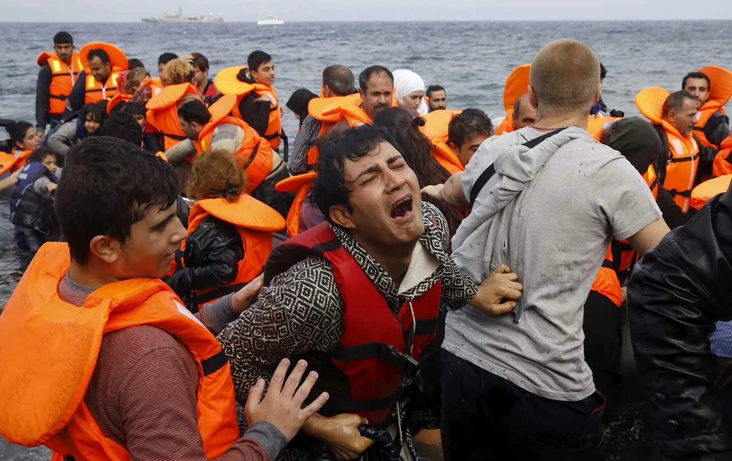 Почему не решают вопрос с мигрантами. Мигранты иллюстрация. Мигранты это люди. Мигранты в Европе.
