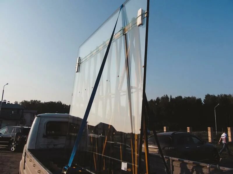 Перевозка стекол. Стек перевозки. Полуприцеп стекловоз langendorf. Перевозка стекла. Стек перевозки.