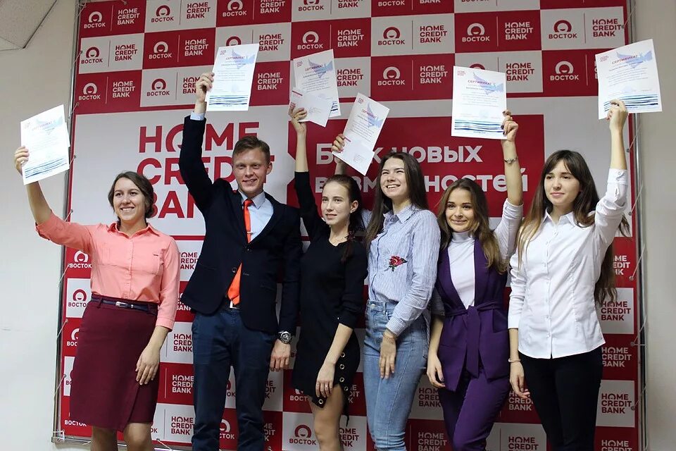 Home credit Bank сотрудники. Кредитный специалист хоум кредит. Форма сотрудников хоум кредит банка. Специалист банковского офиса хоум кредит.