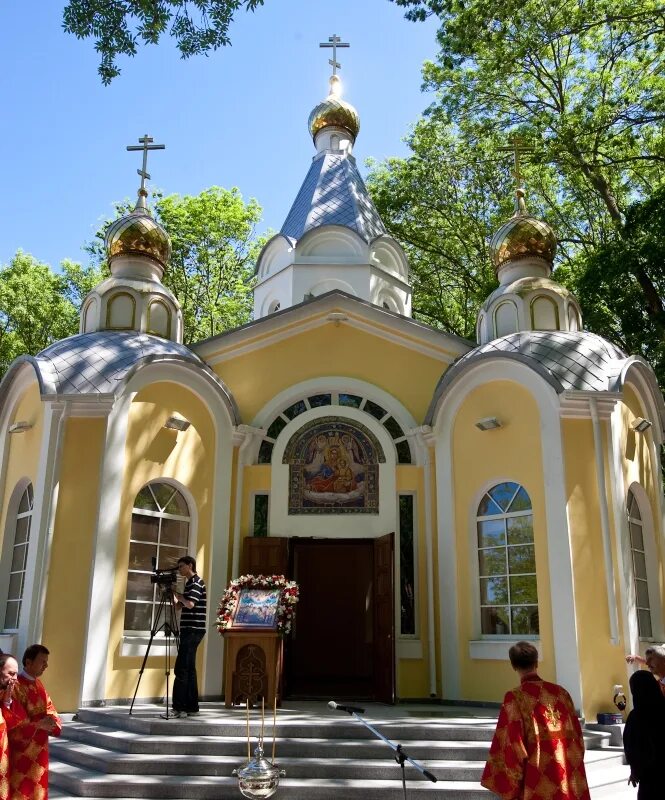 Храм иконы Живоносный источник в Петровке Ростовской области. Село Петровка храм матери Божией. Храм в Петровке Мясниковский район. Село Петровка Ростовской области Святой источник храм. Святые источники ростовской