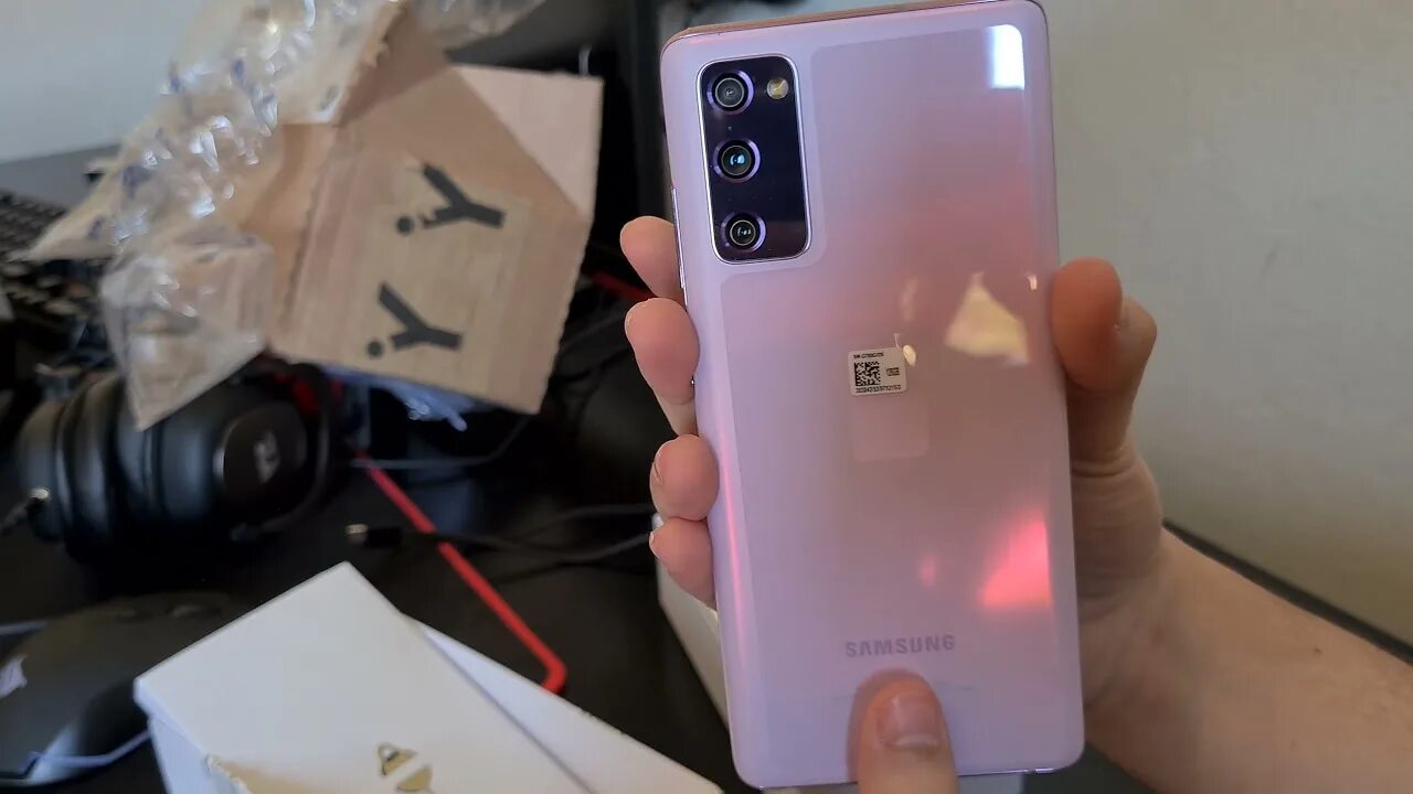 Galaxy s20 fe камеры. Galaxy s20 fe лаванда. s20 fe лавандовый. samsung s20 fe cloud. самсунг s20 fe розовый.