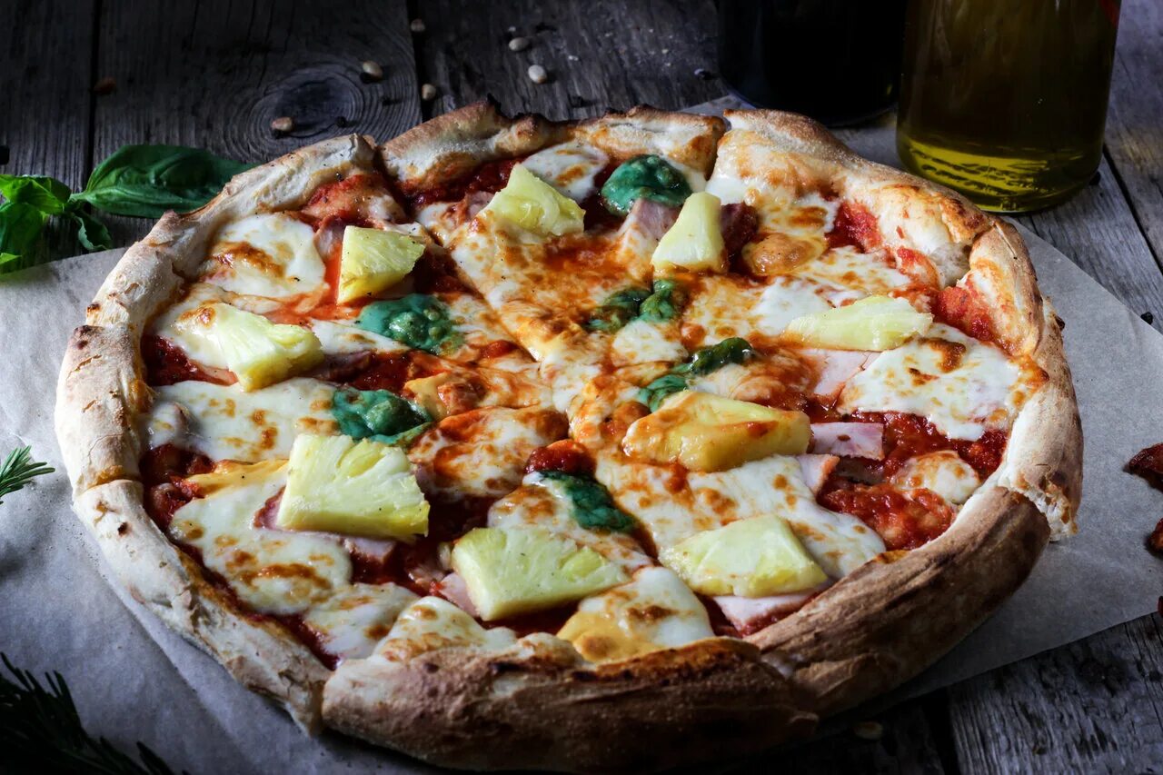 Заказать пиццу халяль. Pizza napoletana Казань. Halal pizza napoletana. Халяль пицца Наполетана Казань. Кафе Наполитано Казань.