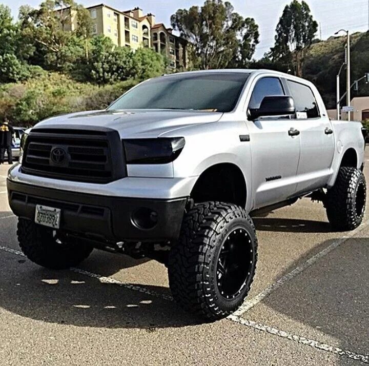 20 радиус тойота тундра. Toyota tundra 202. Пикап тойота тундра 2021. Toyota tundra диски. Тойота тундра 2011.