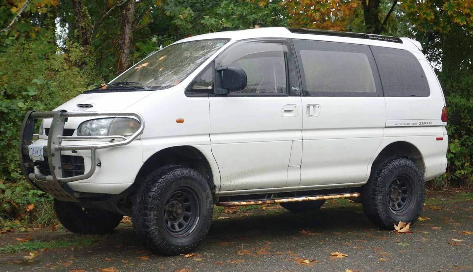 Полный привод бу купить россия. Mitsubishi Delica 4x4. Mitsubishi Delica 4wd. Митсубиси Делика полный привод. Тойота Делика 2005.