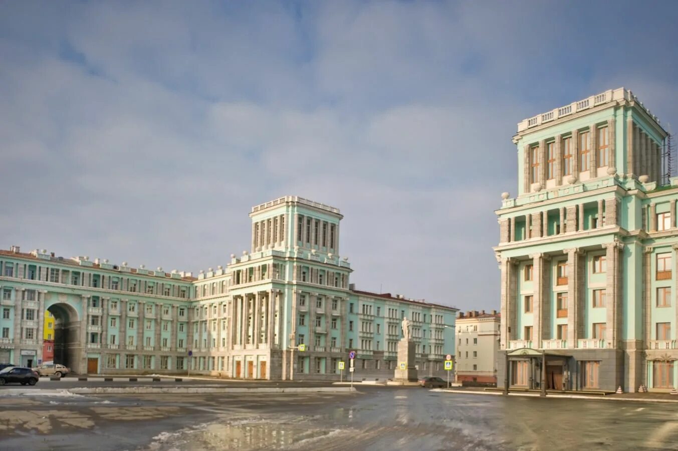 Город норильск. Норильск центральная улица. Центральную улицу города норильска. Центральную улицу города норильска. Норильск ленинский проспект 16.