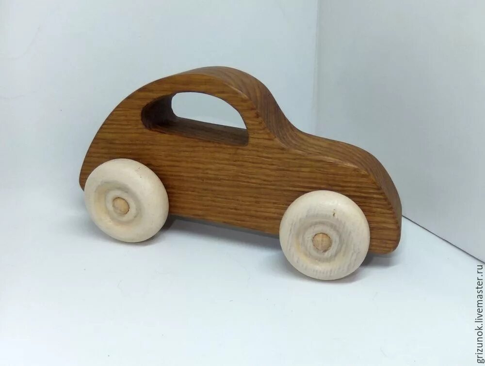 Игрушки из древесины. Дерево машина игрушка. Игрушка машинка из дерева. Деревянные машинки. Деревянные машинки.