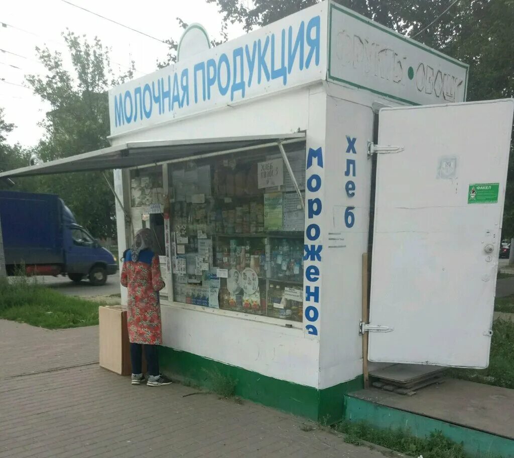 Купить продукты нижний новгород. Ларек с молочной продукцией. Киоск по продаже молочной продукции. Молочный киоск Сосновый Бор. График киоска молочного на заводской.