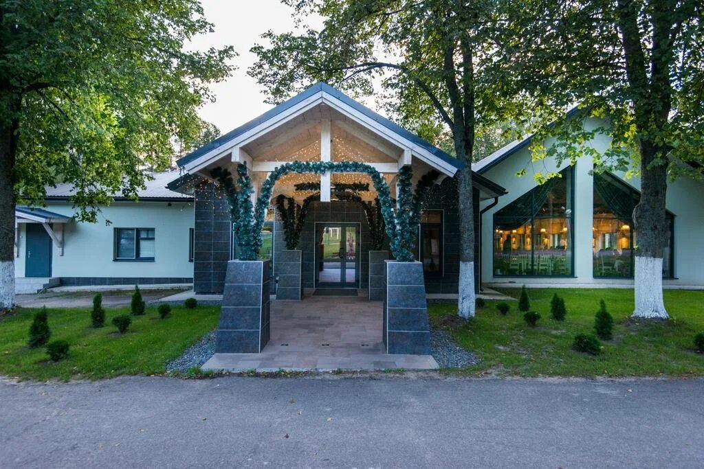 Загородный клуб фестивальный минская область. Фестивальный беларусь. Фестивальные домики. Фестивальный загородный клуб минск. Фестивальный загородный клуб минск.