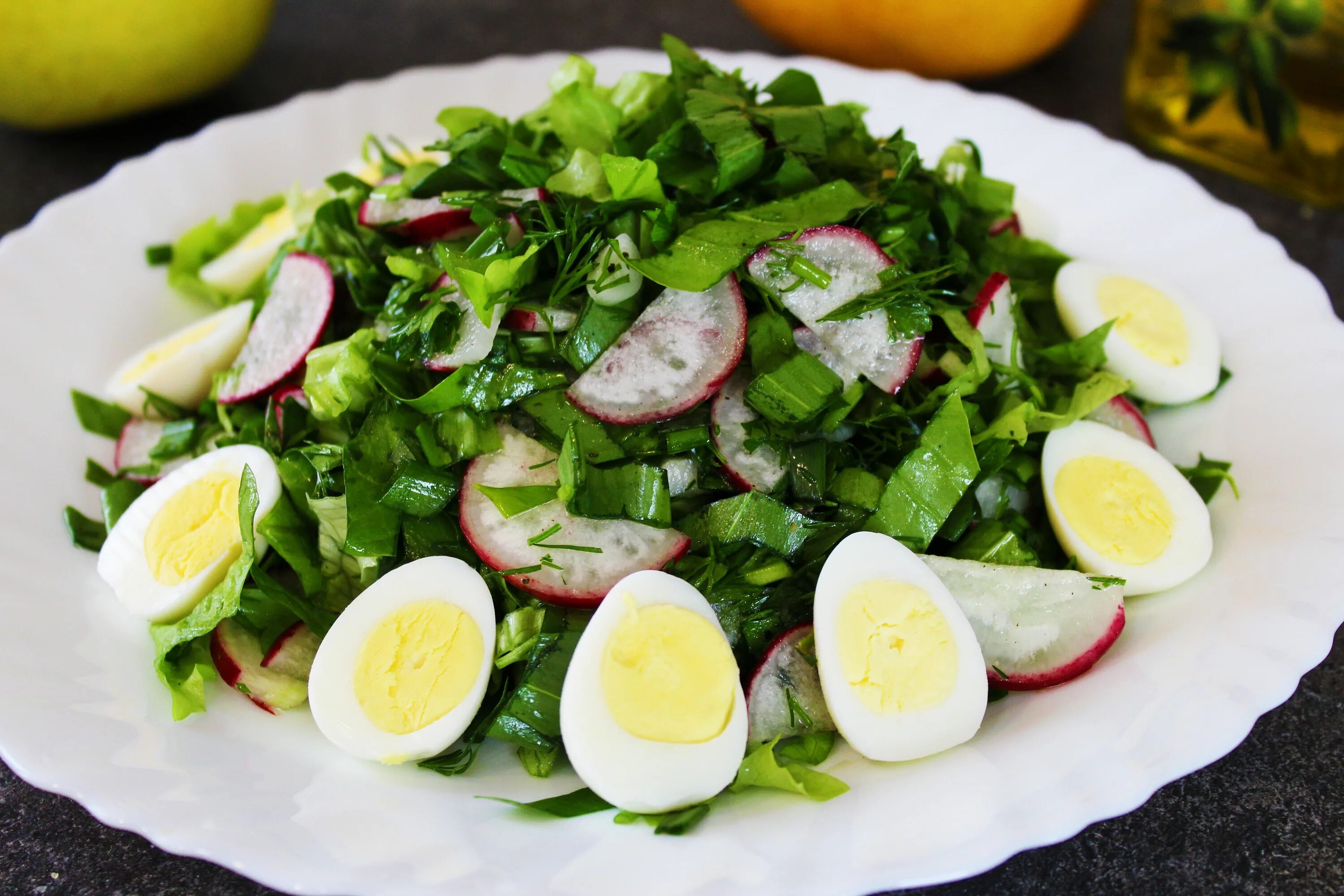 Салат из редиски вкусный рецепт. Салат весенний Бриз. Салат с редиской. Салат с редисом и яйцом.