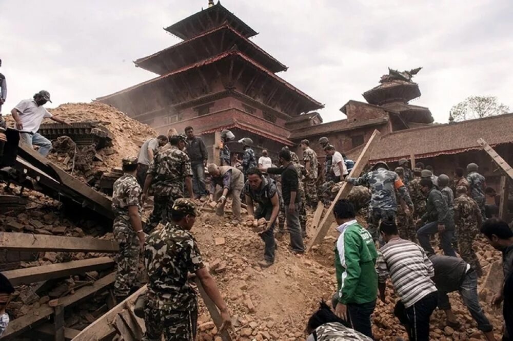 Землетрясение 25 лет. Катманду землетрясение 2015. Непал, 25 апреля 2015 года: 8000 погибших. Землетрясение в Непале 2015. Непал 2015 землетрясение 25 апреля.