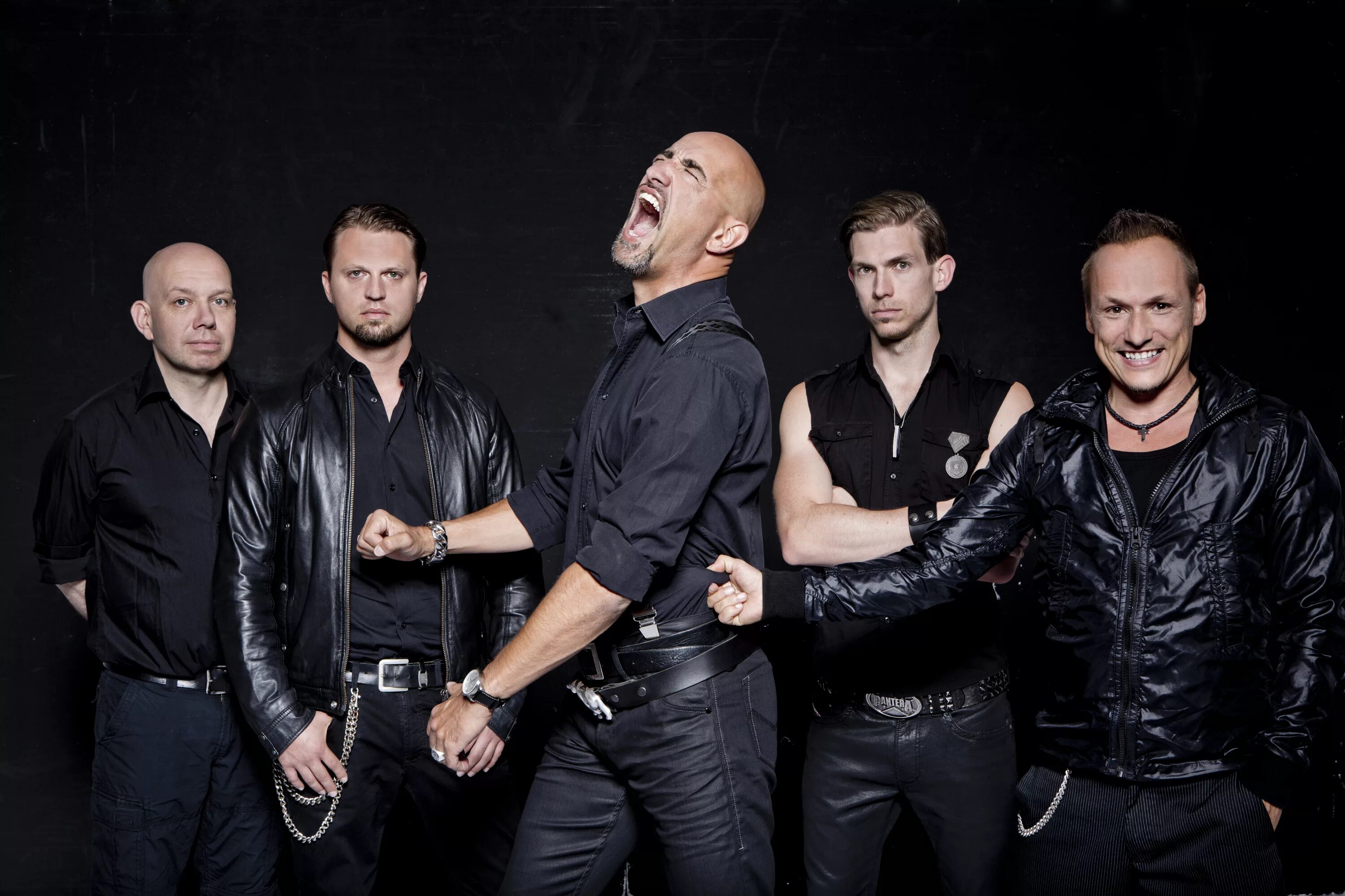 немецкая рок группа oomph. немецкие музыкальные группы. группа scooter 1998. группа stahlmann альбомы. группа scooter 1993.