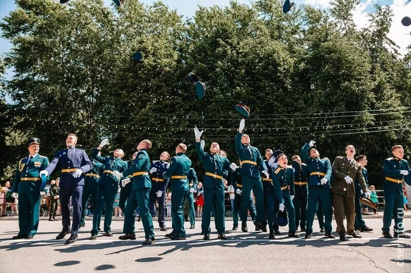 Вурэ череповец. Череповецкое военное училище. череповец военное училище. выпуск военного училища в череповце. училище связи череповец.