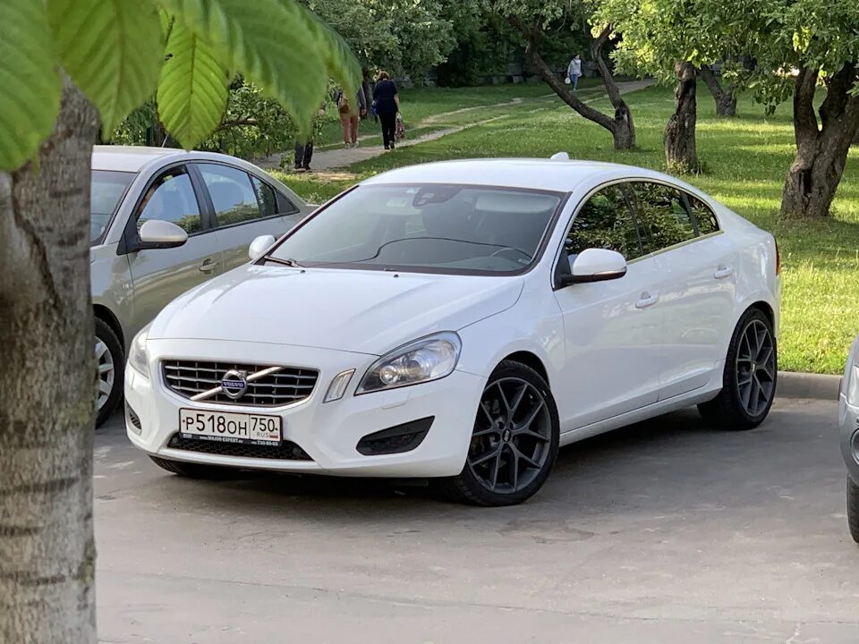 Volvo s60 2.5. Volvo s60 2012. Вольво s60 2012. Volvo s60 II. Вольво s60 2012 белая.