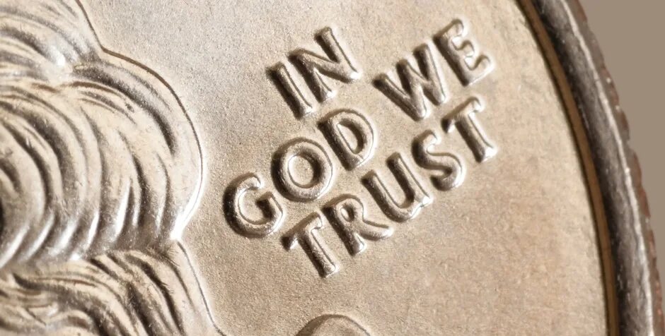 Перевод in god we trust на русский. In Gods we Trust. Фото in God we Trust. In God we Trust тату. Ин год ви Траст.