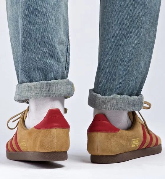 Как делать подкаты. Красивые подвороты. Красиво подвернуть джинсы. Красивые подкаты на штанах. Подвернутые джинсы.