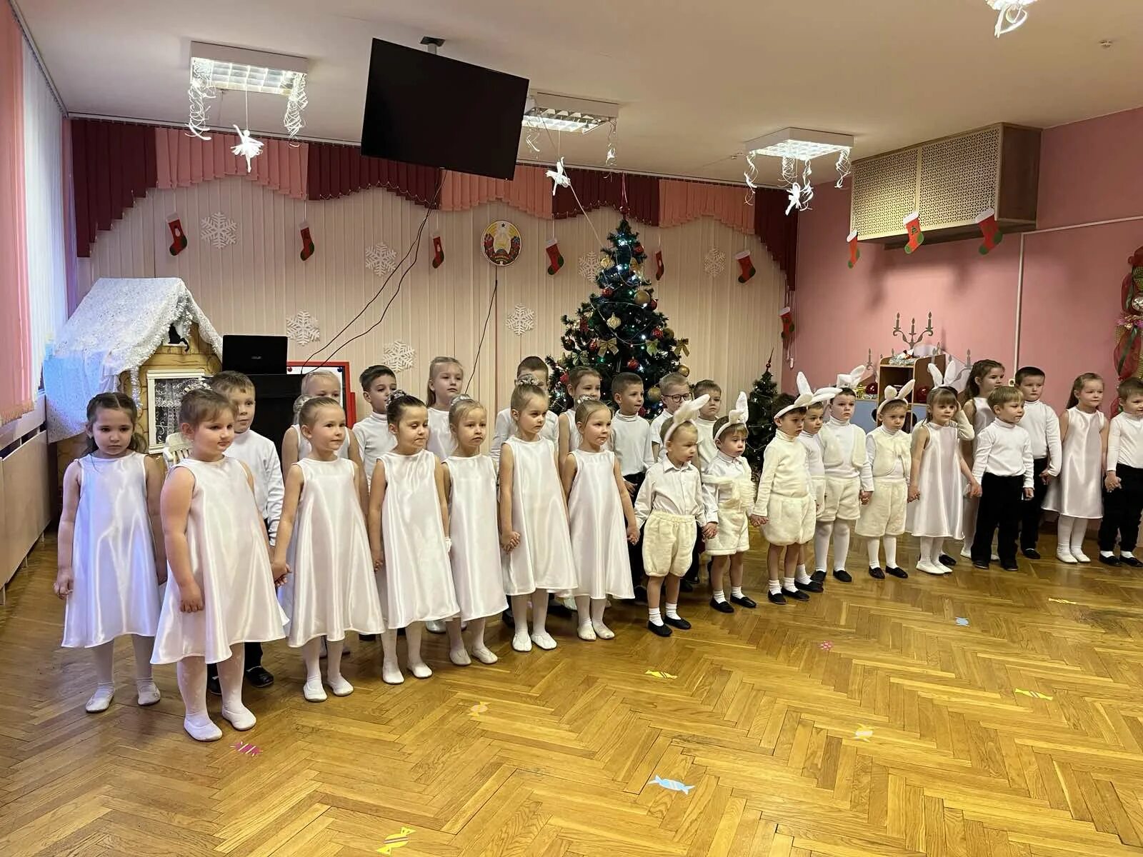 Рамка для портфолио музыкального руководителя. Музыкальный калейдоскоп игровая программа. Мо музыкальных руководителей. Мо музыкальных руководителей. Музыкальный руководитель в доу.