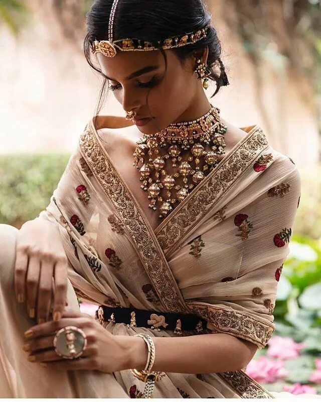 Чоли индийская одежда. Tarun tahiliani. Тарун тахилиани коллекция 2022. Сари раджастан. Индийская мода 2023.