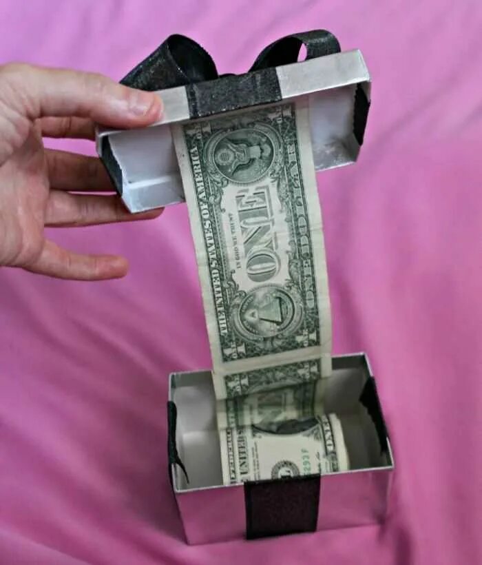 Оригинально подарить деньги на свадьбу. Оригинально подарить деньги. Оригинальный подарок деньгами. Оригинально подарить деньги. Креативный подарок деньгами.