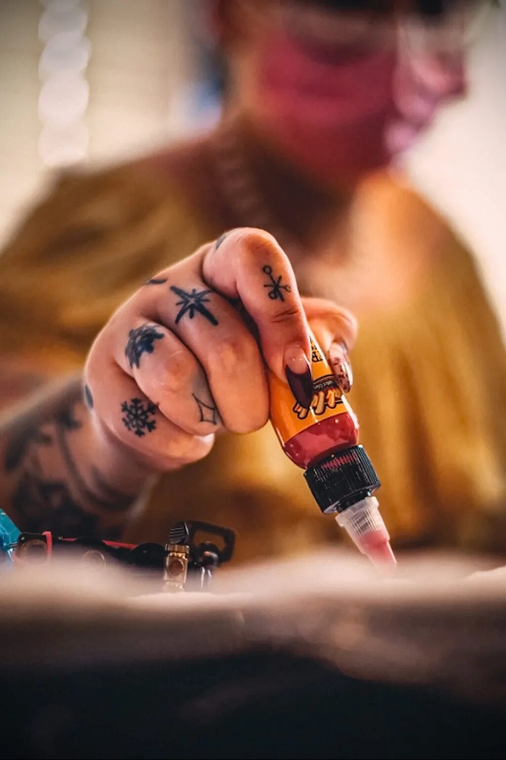 Тату начинающий видео. Начинающий тату мастер. Тату для новичка. Тату мастер рисунок. Тату начинающий видео.