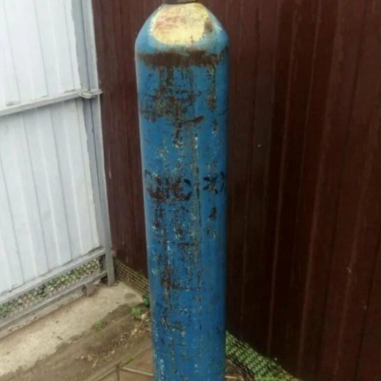 Баллон кислородный 40 л п/а пустой св000000061. Баллон кислородный 40л равен м3. Старые советские кислородные баллоны. Баллоны кислород 50л. Кислородные баллоны бу.