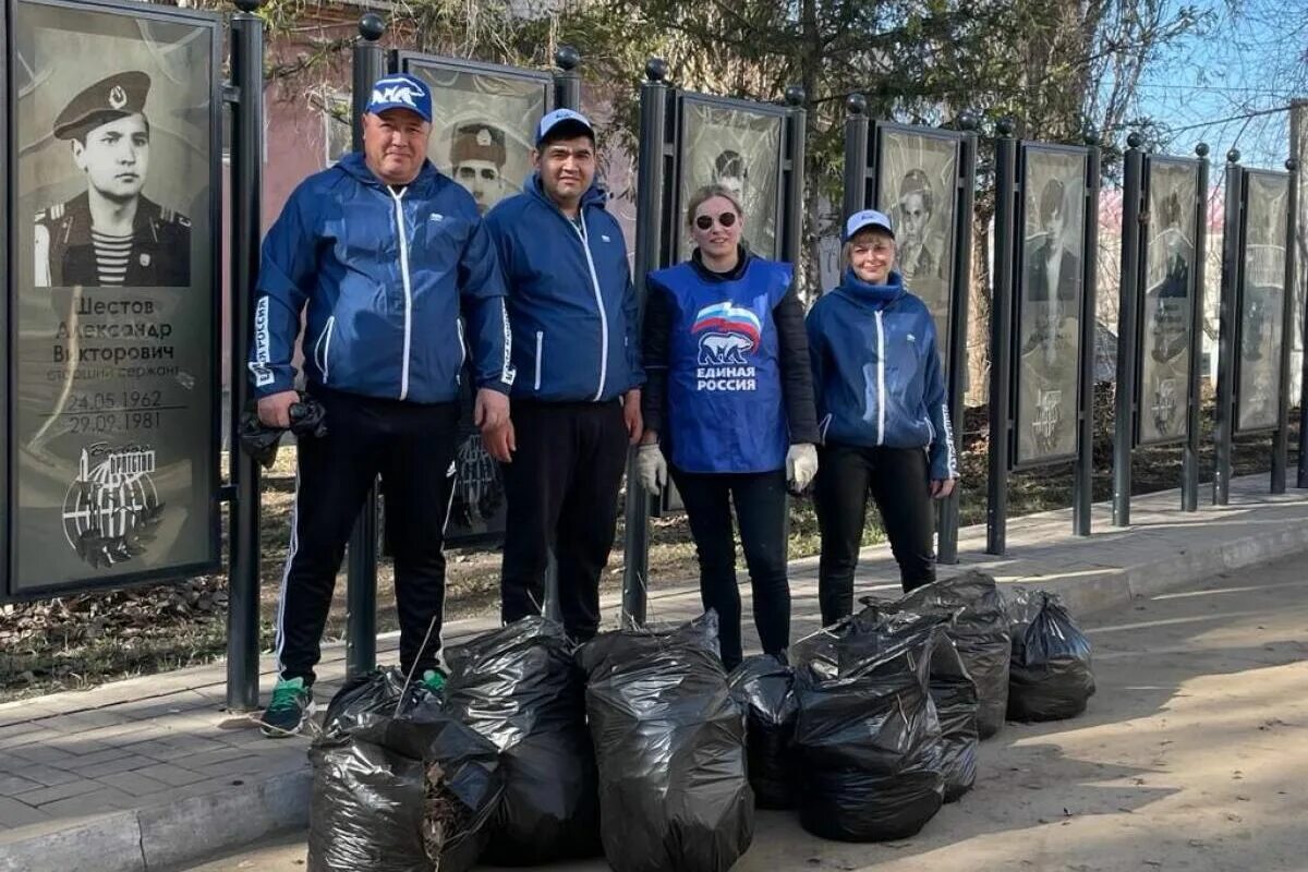 Свежие новости оренбургской области. Жители Оренбурга. Субботник. Уборка территории. Субботник ер.