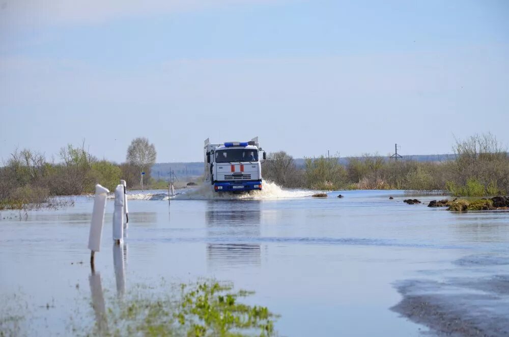 Какой уровень воды в урале сегодня. Тавда ливень. Вода в Тавде реке. Уровень воды в реке Тавда. Уровень воды Тюменская область нижняя Тавда.