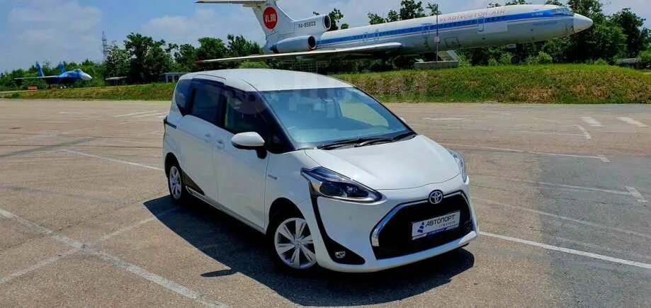 Toyota Sienta Hybrid 1.5 g 7 Seater.