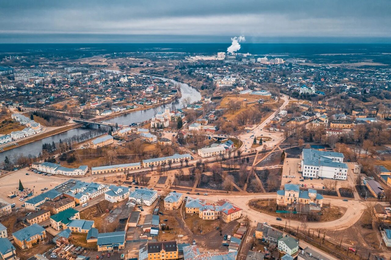 Численность г санкт петербург 2022. Парк Кирова Торжок. Торжок панорама. Торжок Дворцовая площадь. Торжок исторический центр.