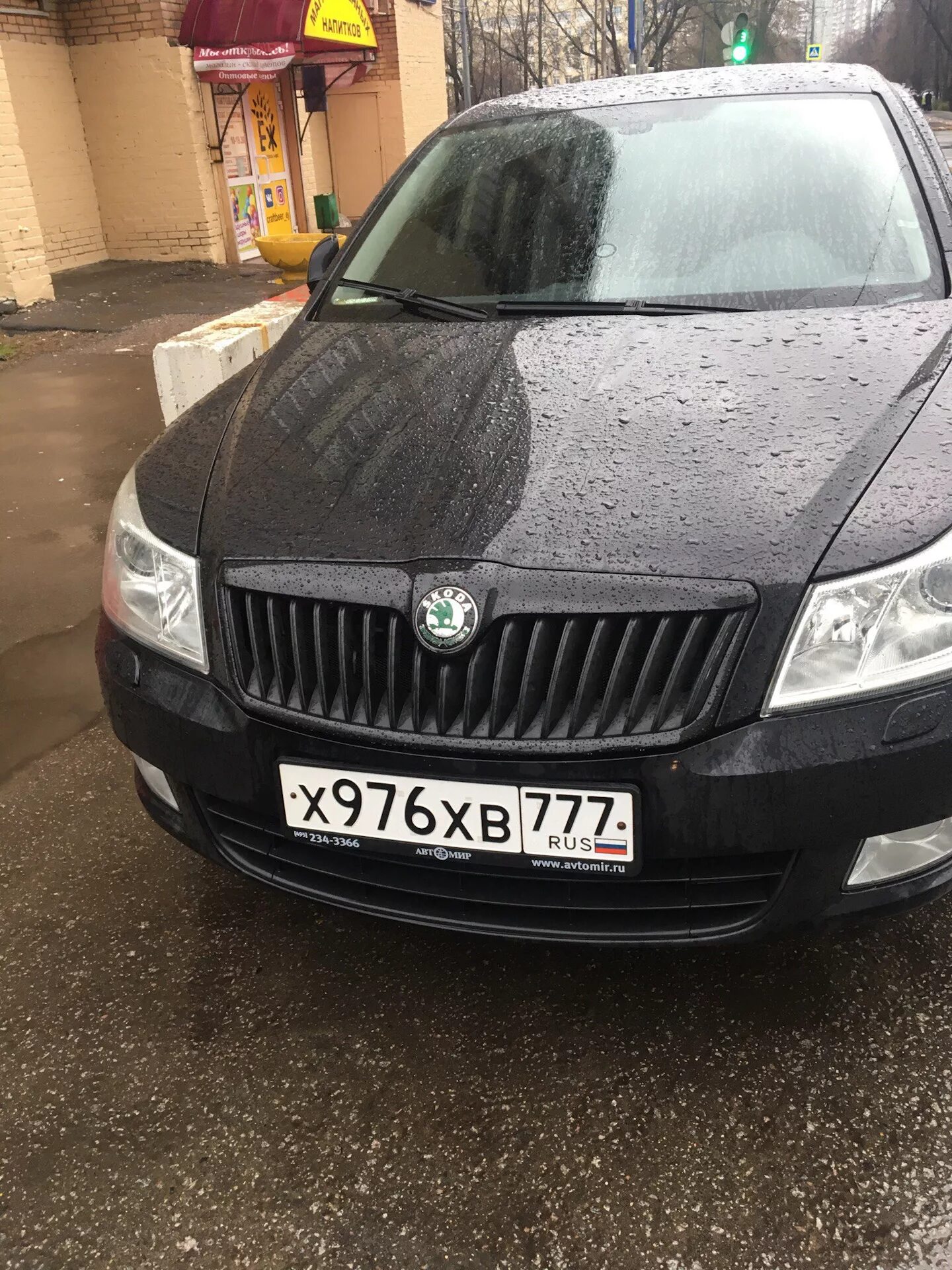 Skoda Octavia a5 решетка радиатора черная.