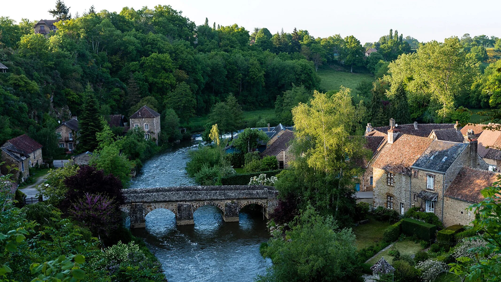 Full village. Сен Сенери Ле жере Франция. Монжера Франция. Провинция Бри Франция. Деревня Сэрхоул Британия.