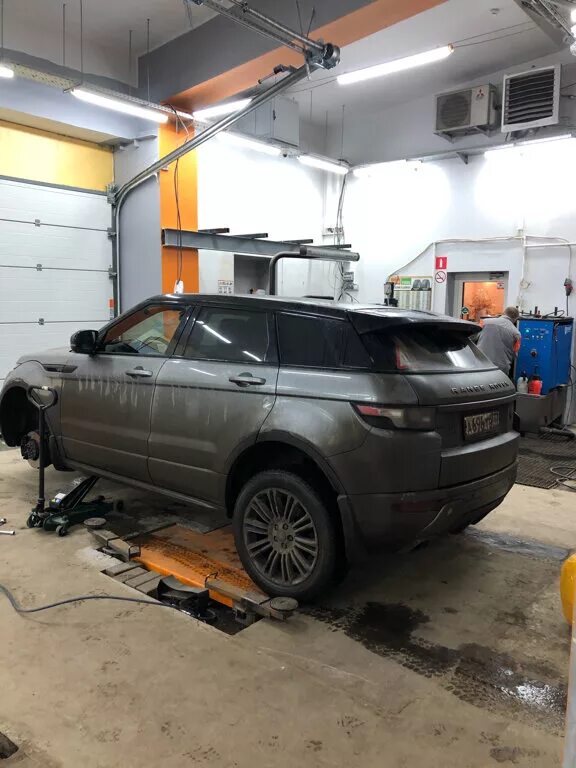 Форд фокус автосервис тула луначарского. Обустройство автосервиса. Шиномонтаж на два бокса. Шиномонтаж бокс. Модульное здание шиномонтаж.