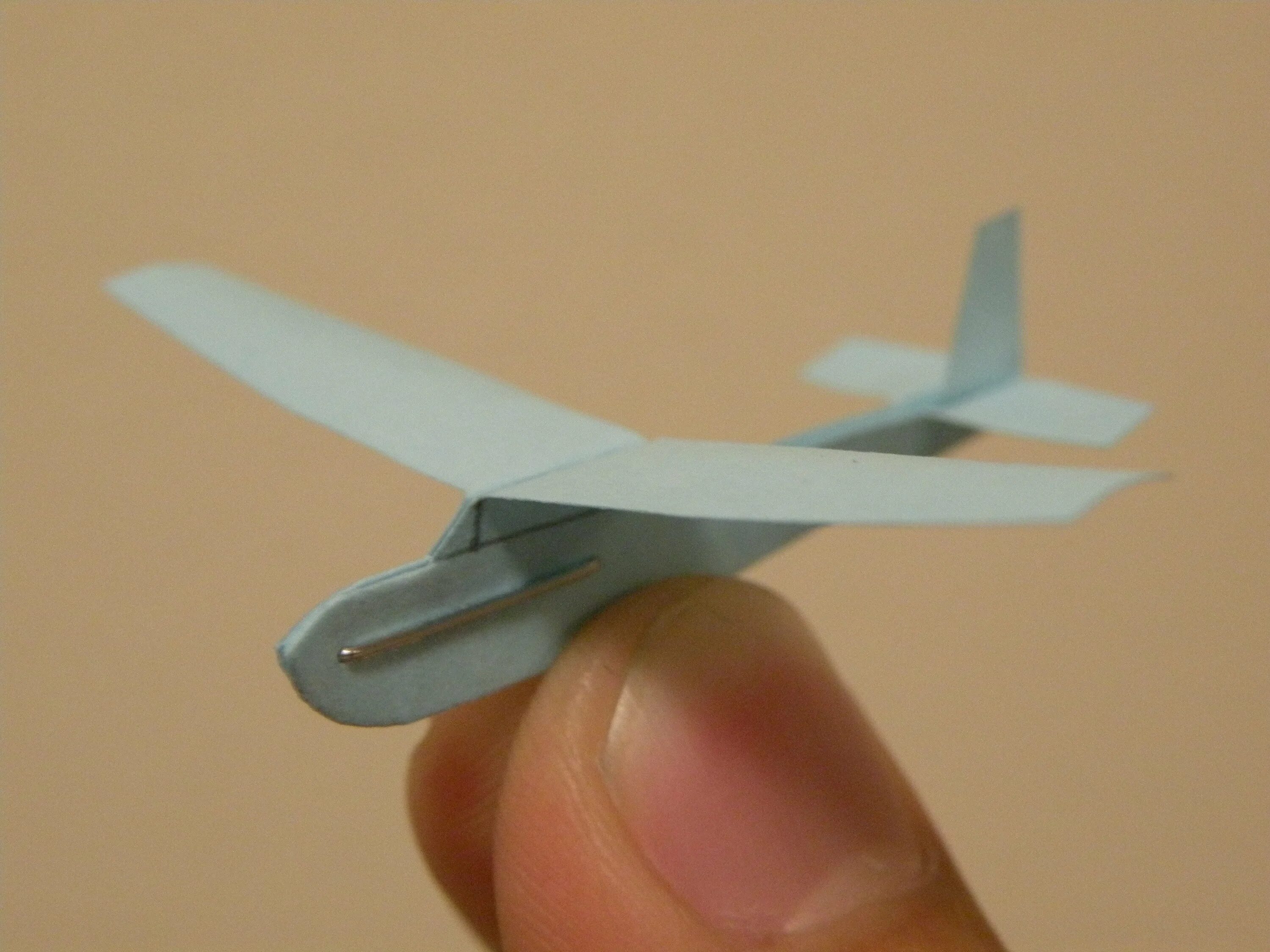 Модели самолетов из бумаги. Авиамодели из дерева. Как сделать маленькую модель. Поделки из дерева самолет. Поделка вертолет из бумаги.