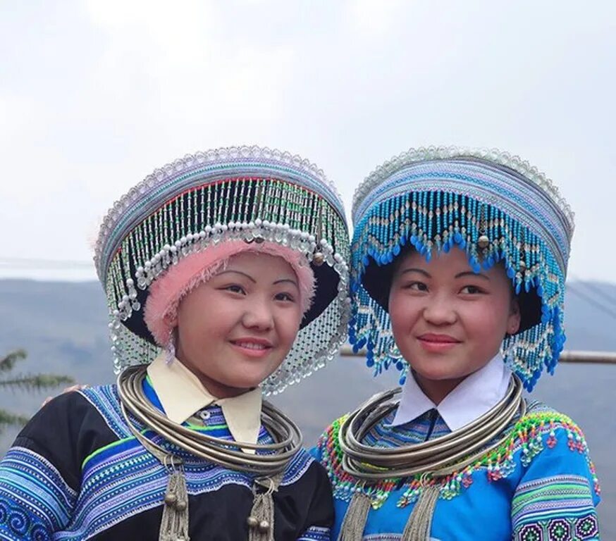 Этнические головные уборы. Этнический головной убор женский. Девочки разных народов.