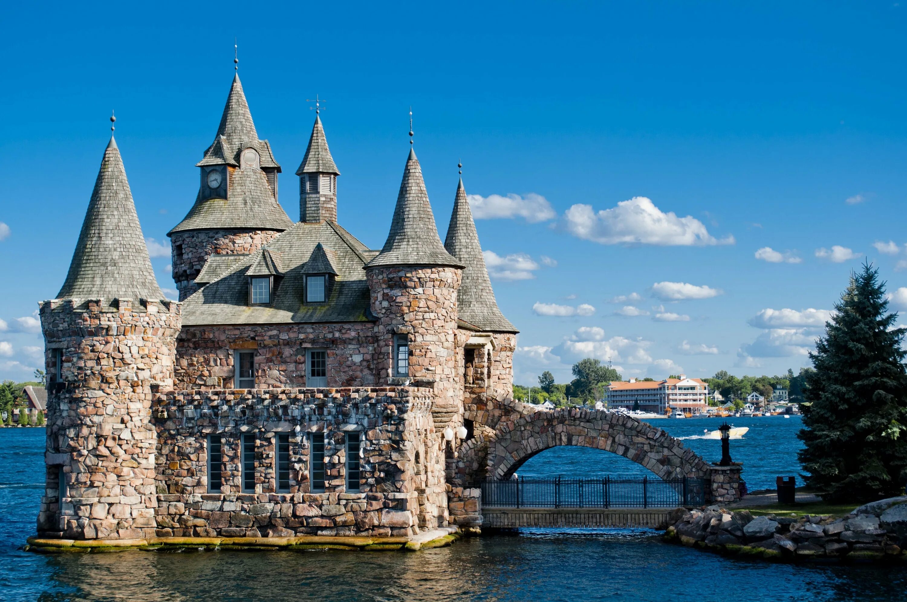 Когда был построен замок. Замок Болдта (Boldt Castle) // тысяча островов (Онтарио). Замок Больдта Харт Айленд. Канада замок Болдт. Замок Болдт на острове Харт.