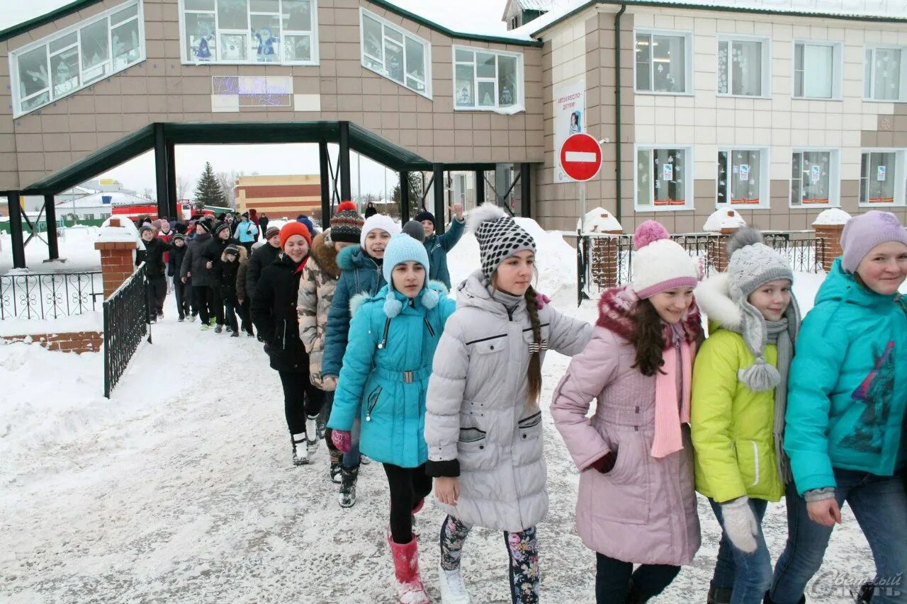 Погода в тавде на сегодня. Мияссы нижняя Тавда село. Школа нижняя Тавда Тюменская область. Нижняя Тавда школа. Село нижняя Тавда Тюменской области.