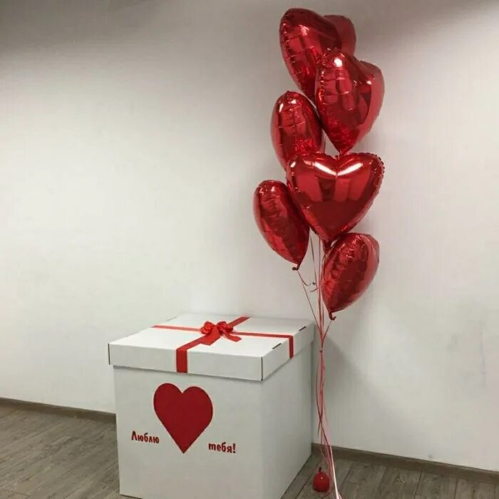 Коробка с шарами. Шары на 14 февраля. Коробка с шарами, сюрприз. Коробка сюрприз с воздушными шарами.